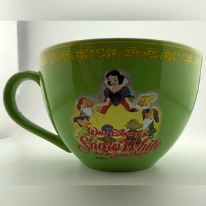 Disney store exclusive. Snow White & The 7 Dwarfs soup/cappuccino mug. 20oz